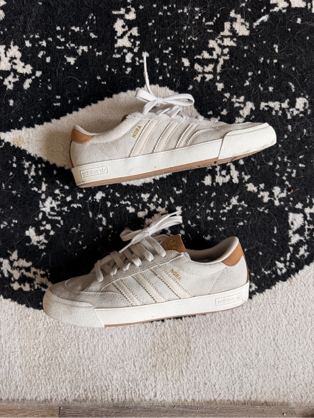 Adidas Nora Off-White Suede Sneakers US 7 men’s - Picture 2 of 4